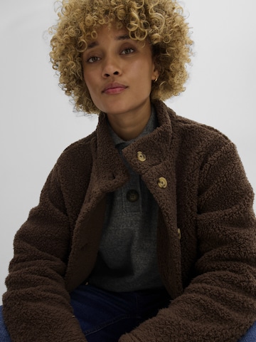 Veste en polaire bonprix en marron