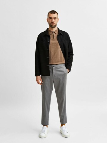 Coupe slim Pantalon chino SELECTED HOMME en gris : devant