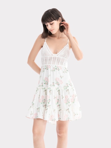 AIKI KEYLOOK Summer Dress in White: front