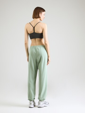 Tapered Pantaloni 'Chill' de la Nike Sportswear pe gri