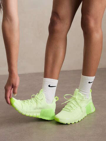 Chaussure de sport 'FREE METCON 6' NIKE en vert : devant