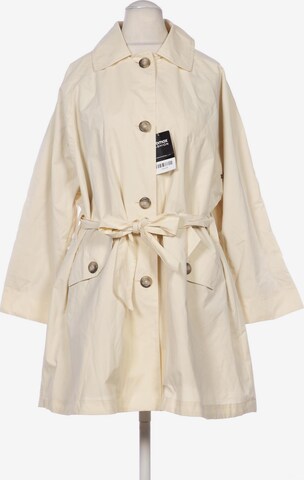 Embassy of Bricks and Logs Jacket & Coat in XS in White: front