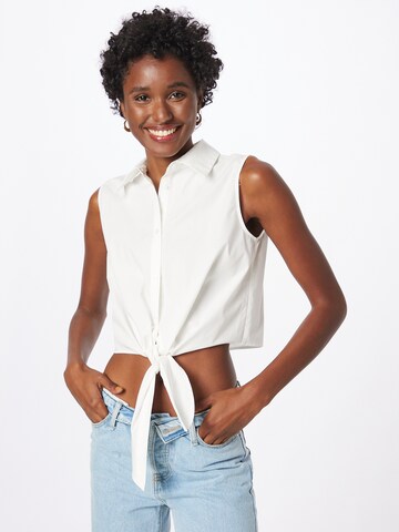 NA-KD Blouse in White: front