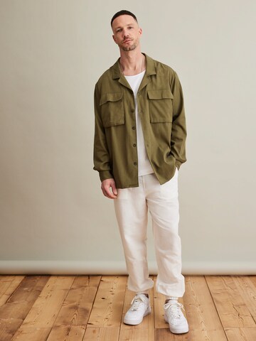 DAN FOX APPAREL Comfort fit Button Up Shirt 'Jordan' in Green