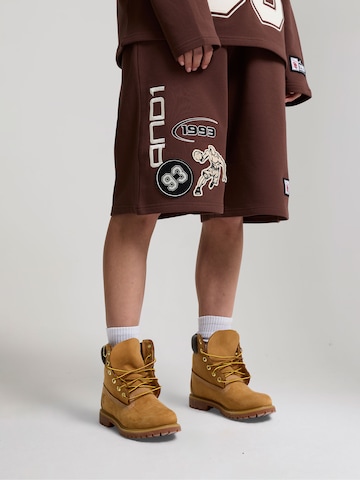 AND1 Loosefit Παντελόνι 'On Court Applique' σε καφέ