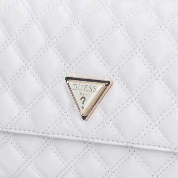 GUESS Tasche 'Giully' in Weiß