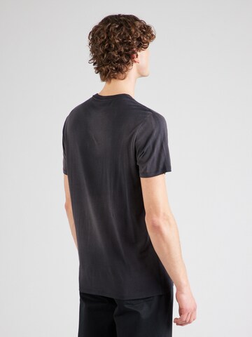 GUESS T-Shirt in Schwarz