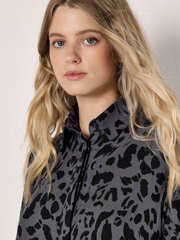 Robe-chemise Apricot en gris