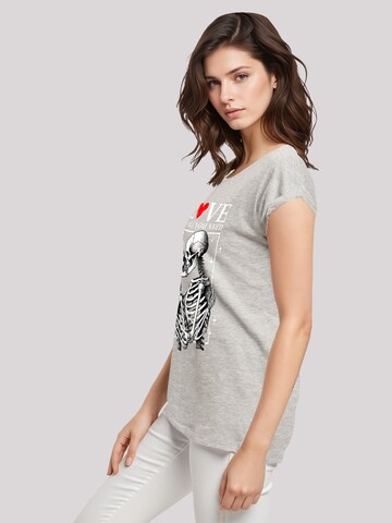 T-shirt 'Love is all you need' F4NT4STIC en gris