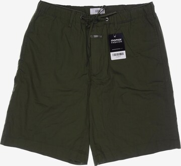 Closed Shorts in M in Green: front