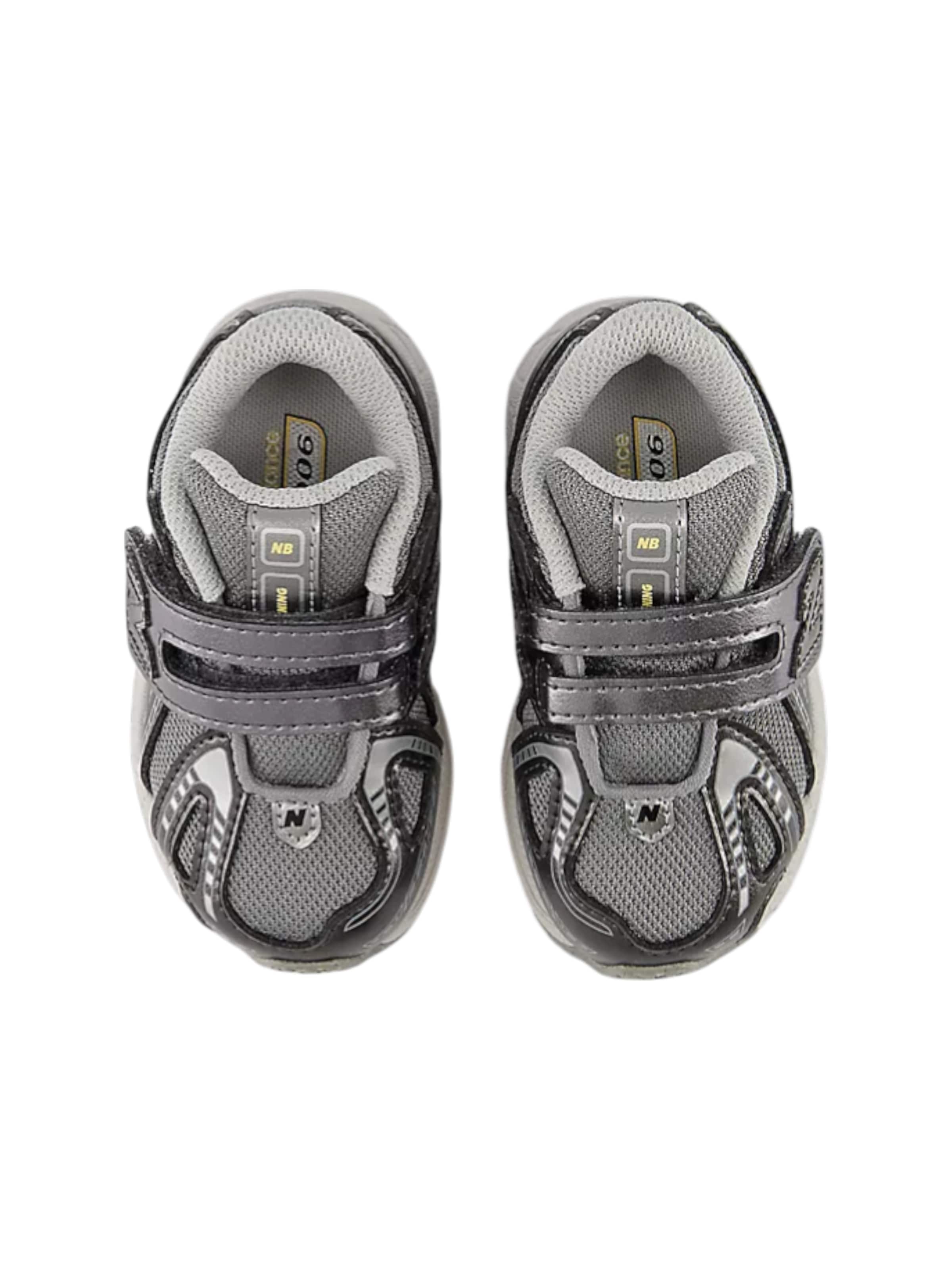 Scarpa sportiva di new balance in nero