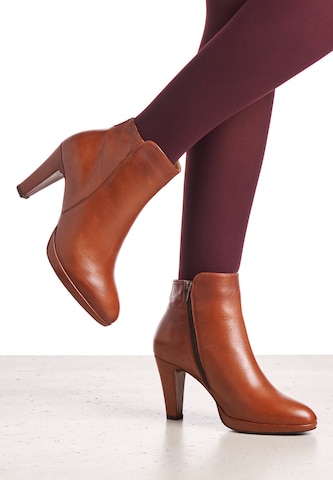 LLOYD Ankle Boots in Brown
