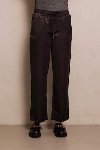 Zhrill Loosefit Hose in Braun: Vorderseite