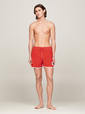Shorts de bain Tommy Jeans en rouge