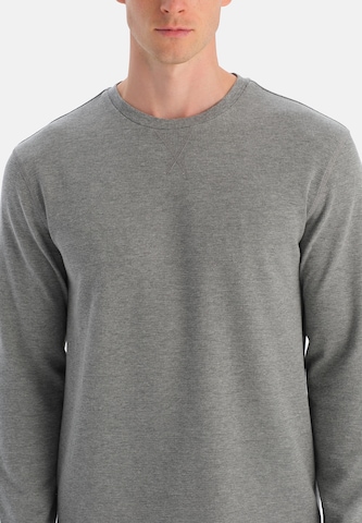 Dagi - Pijama comprido em cinzento