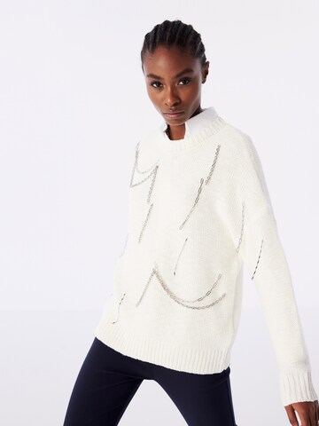 Twist Sweater in Beige: front