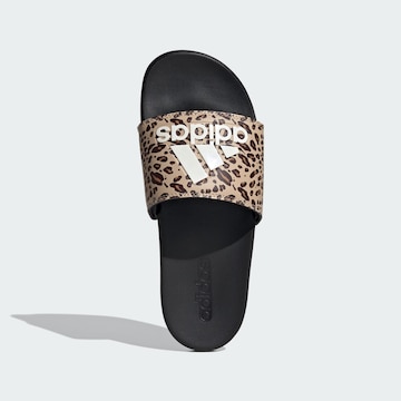 ADIDAS SPORTSWEAR - Sapato de praia/banho 'Adilette' em castanho