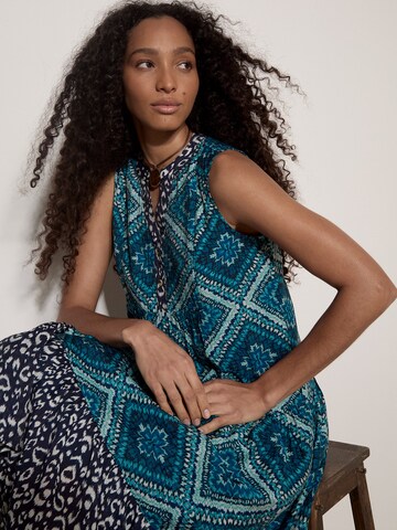 Robe ' ' Apricot en bleu
