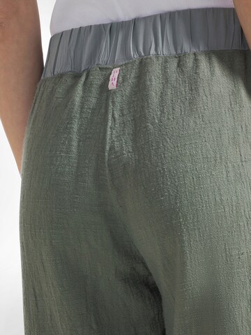 DEHA Regular Trousers in Green