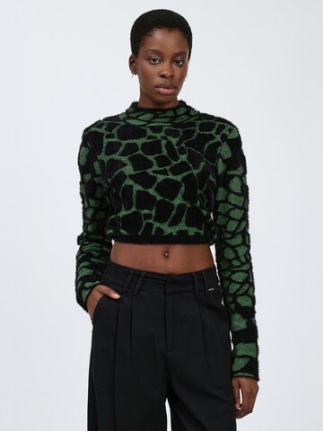 Influencer Pullover in Grün: Vorderseite