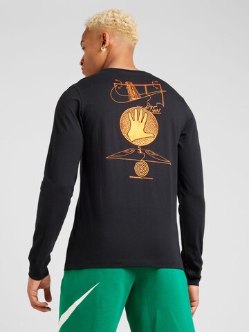 NIKE - Camiseta funcional 'SWOOSH' en negro: frente