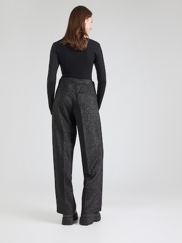 s.Oliver Široke hlačnice Hlače z naborki | črna barva