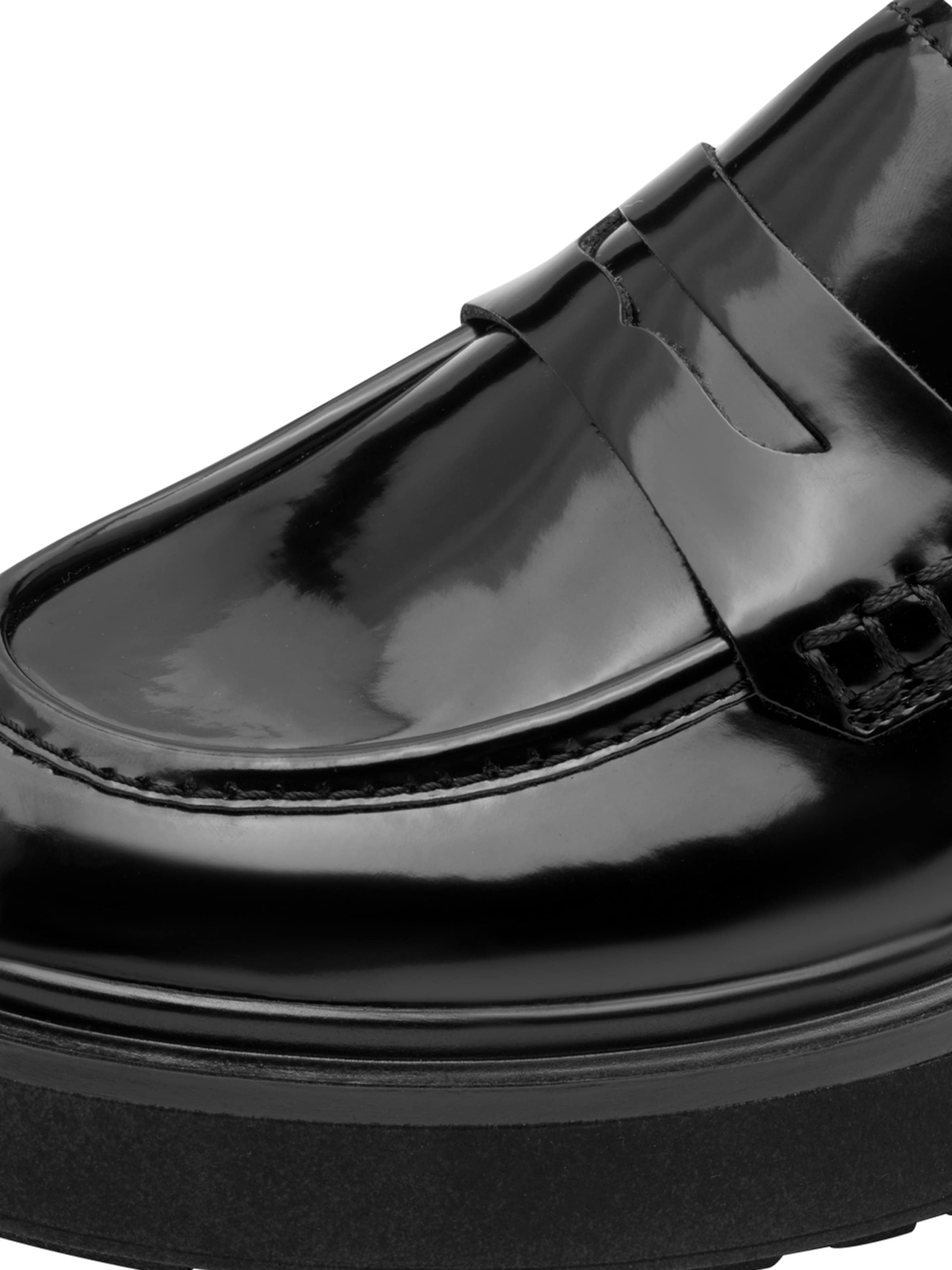 Tamaris Slip-ons in Black