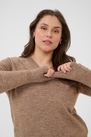 KAFFE CURVE Pullover 'Niela' i brun