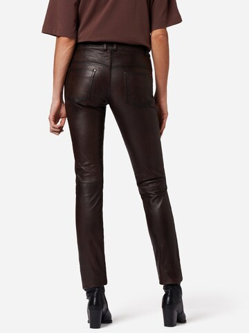 RICANO - Slimfit Pantalón 'Dorin' en marrón