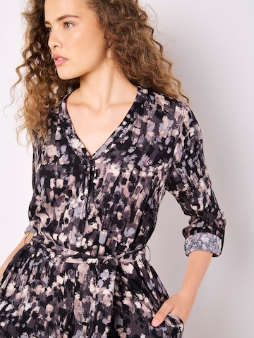 Robe Apricot en gris