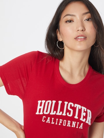 Tricou de la HOLLISTER pe roșu