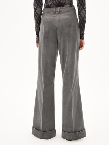 ARMEDANGELS Regular Broek ' XELAA CORDUROY ' in Zwart