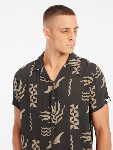 PROTEST Shirt 'PRTBucco' in Grau