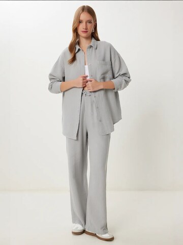 Completo pantalone di Happiness İstanbul in grigio