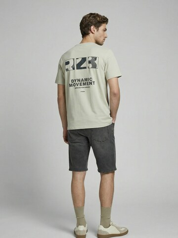 Tricou de la JJ Rebel pe gri