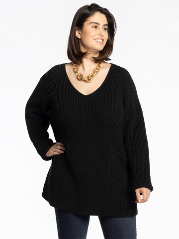 Yoek Oversized Sweater in Black: front