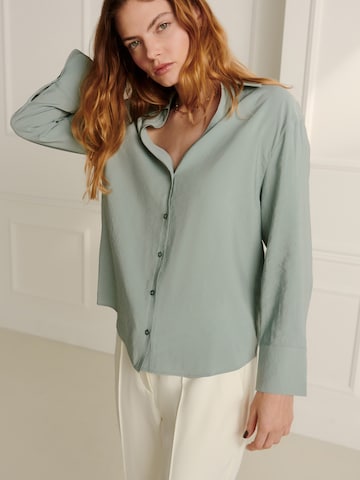 Guido Maria Kretschmer Women Blouse 'Theia' in Groen: voorkant