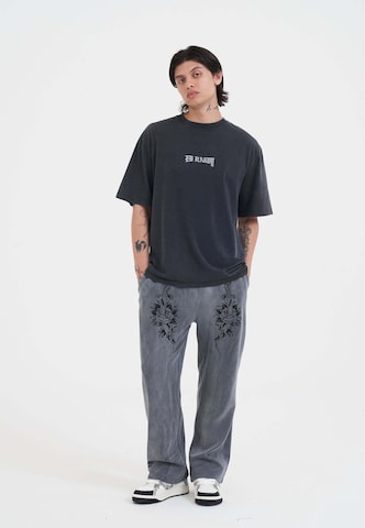 Ed Hardy Regular Byxa 'Liebe Ist Ewig' i grå