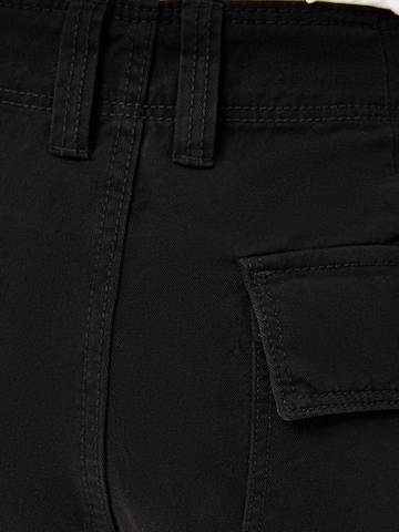 Regular Pantaloni cu buzunare de la Bershka pe negru