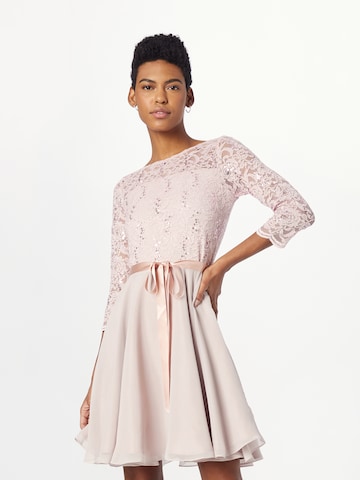 SWING Koktejlové šaty – pink: přední strana