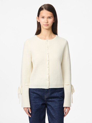 PIECES Gebreid vest 'PCRikke' in Wit: voorkant