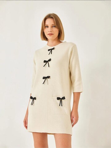 Bianco Lucci - Vestido de malha em bege: frente