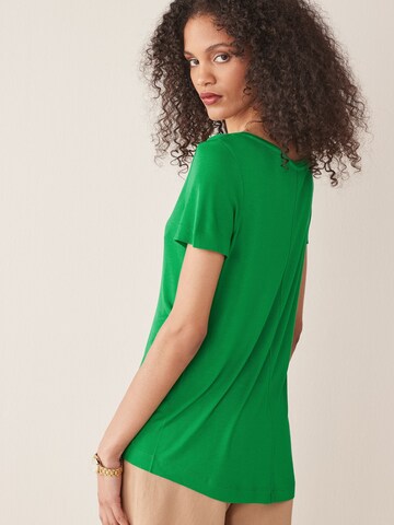 Tricou de la Next pe verde