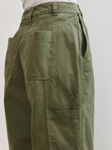 Loosefit Pantaloni di Next in verde