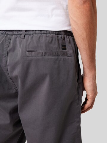 BOSS Regular Shorts 'Taber' in Grau