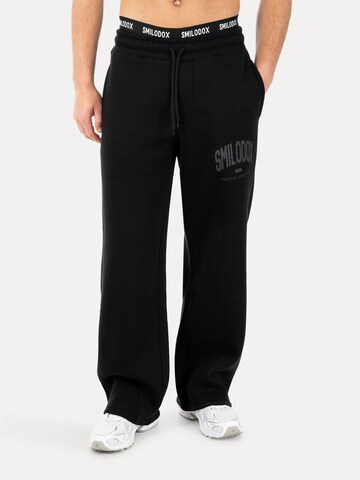 Smilodox Loosefit Oversize Jogginghose Oswin in Schwarz: Vorderseite