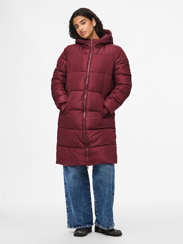 Manteau d’hiver 'PCBee' PIECES en rouge : devant