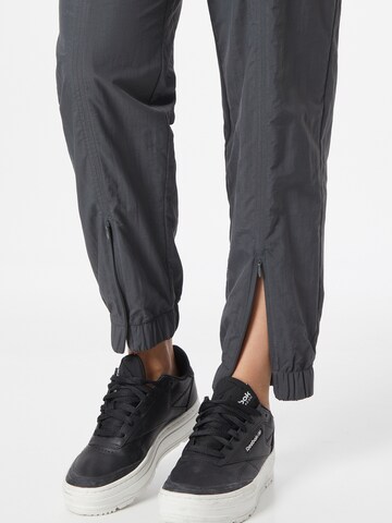 Effilé Pantalon GAP en gris