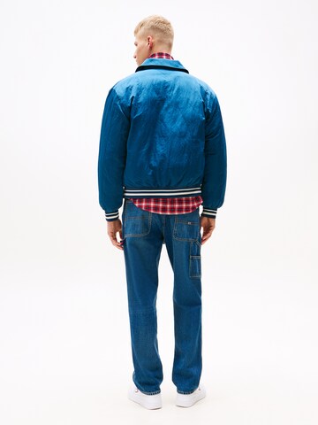 Tommy Jeans Демисезонная куртка в Синий