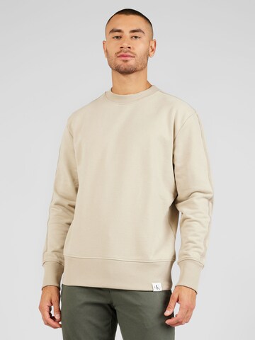 Sweat-shirt Calvin Klein Jeans en beige : devant